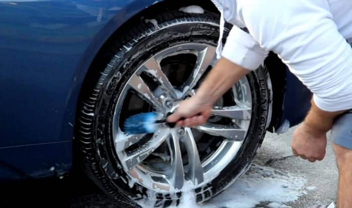 How to Clean Your Car Tire