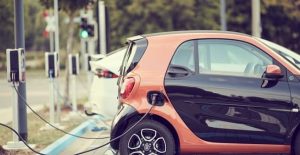 Driving Towards a Sustainable Future: The Benefits and Drawbacks of Buying an Electric Car in India